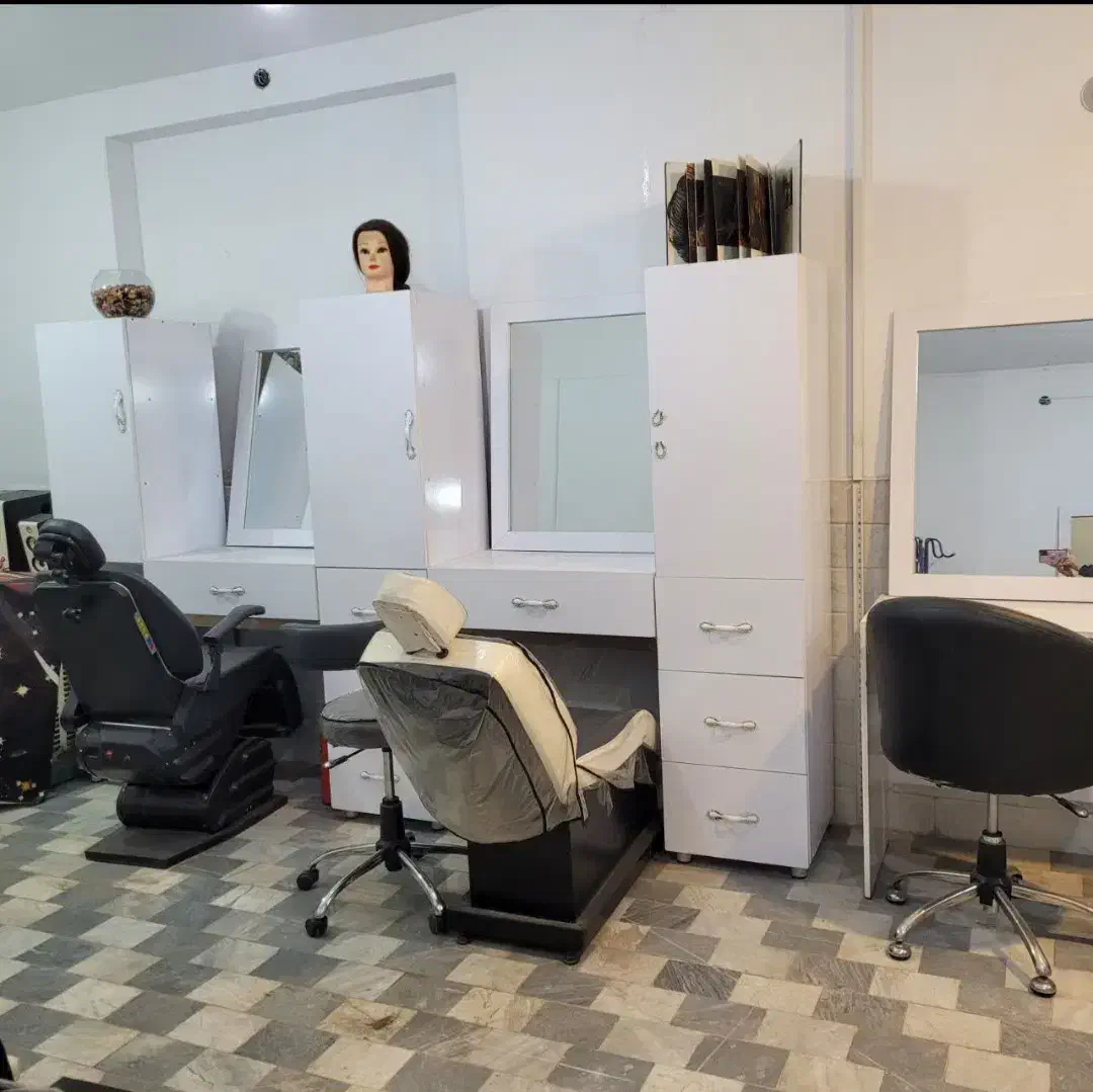 لوازم ارایشگاه حراج ۲میلیون|آرایشگاه و سالن‌های زیبایی|قم, نیروگاه|دیوار