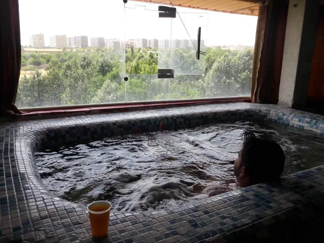 ویلا استخر آبگرم سرپوشیده مهمانی و دور همی|اجارهٔ کوتاه‌مدت ویلا و باغ|تهران, شهرک چیتگر|دیوار