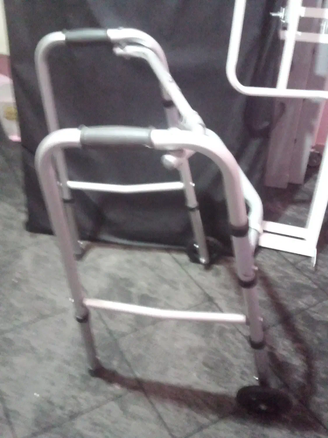 تخت بیمارستانی نو  و تشک مواج نو|تخت و سرویس خواب|رشت, چله خانه|دیوار