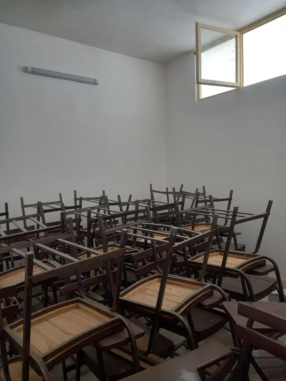 تعداد ۱۰۰ عدد صندالی محصلی|صندلی و نیمکت|خمینی‌شهر, |دیوار