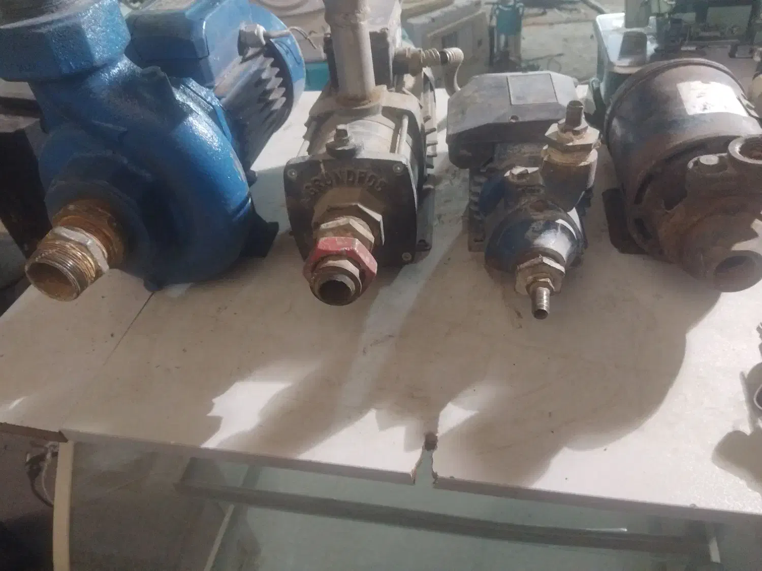 تعدادی پمپ آب.2اسب.1اسب3پروانه.نیم اسب|مصالح و تجهیزات ساختمان|صباشهر, |دیوار