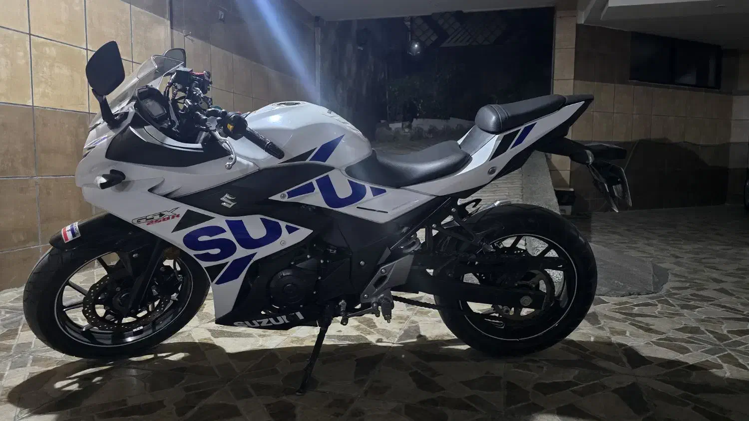 موتور سیکلت سوزوکی gsx250|موتورسیکلت|مشهد, نیروی هوایی|دیوار