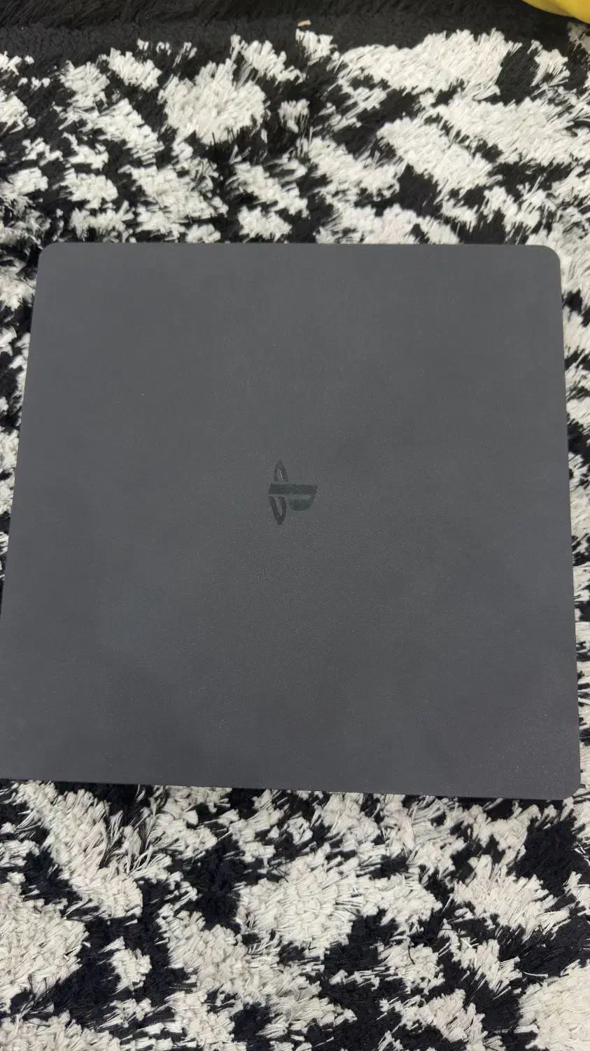 اسلیم ۱ ترابایت در حد نو به همراه دو دسته Ps4|کنسول، بازی ویدئویی و آنلاین|بندر کنگان, |دیوار