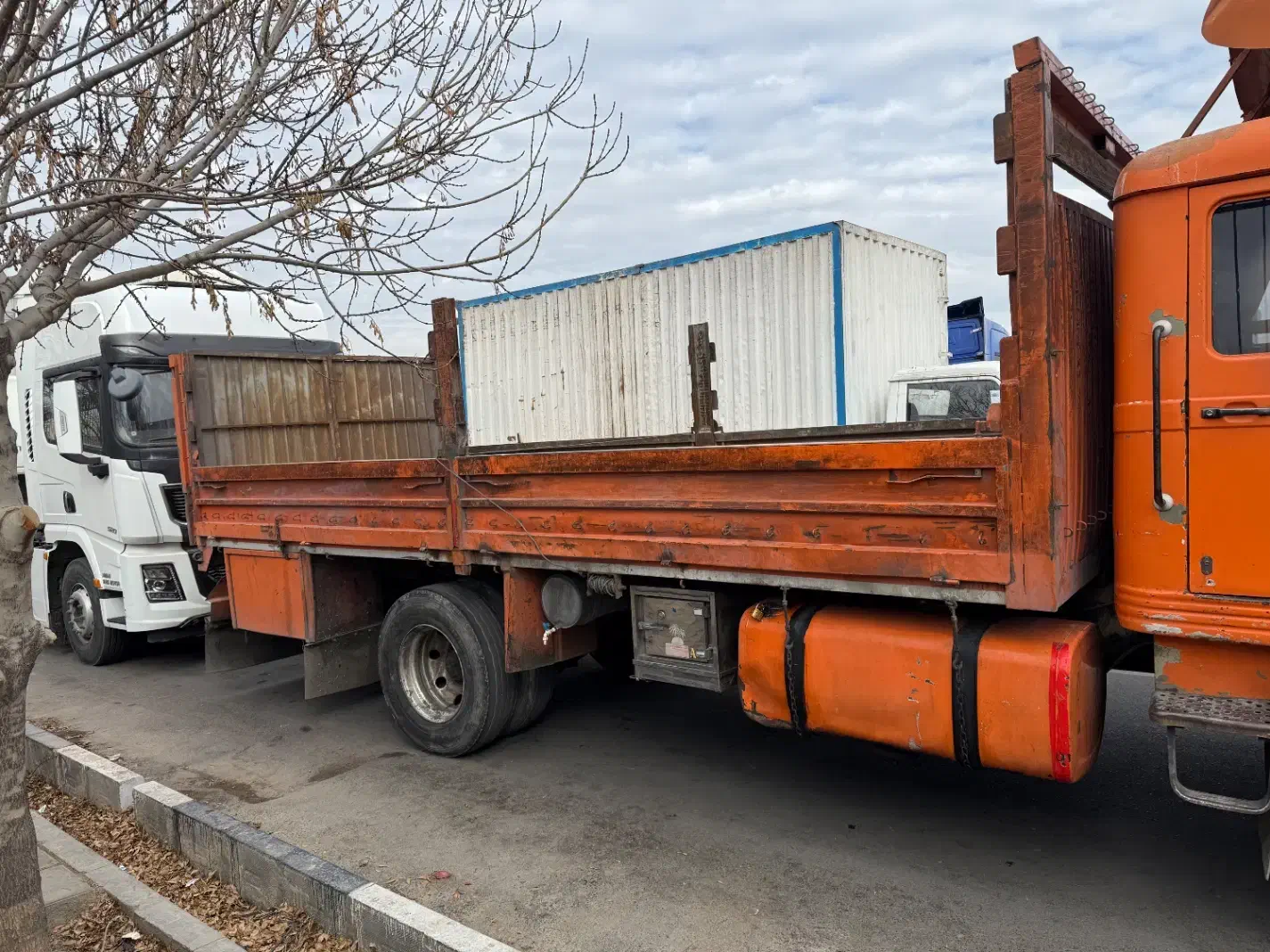 کفی بغلدار بغل بازشو فلزی باچادر۹۱۱ بادسان تک خاور|قطعات یدکی و لوازم جانبی|رباط‌کریم, رباط‌کریم|دیوار