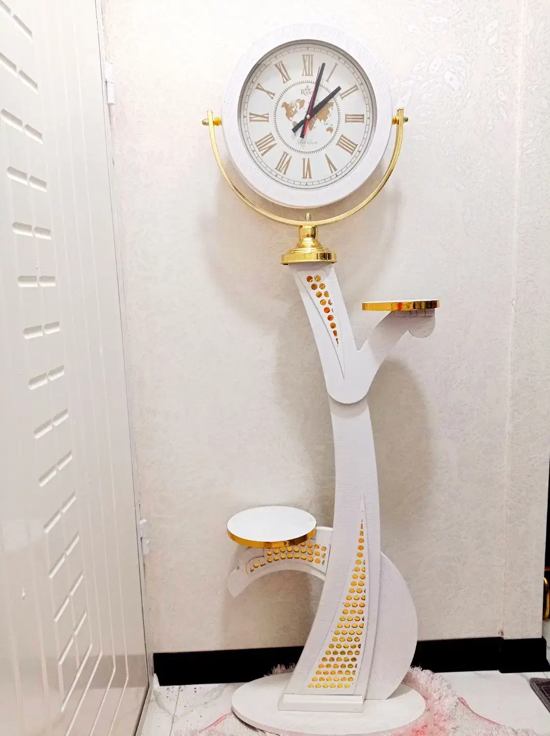 ساعت ایستاده شیک سفید طلایی|ساعت دیواری و تزئینی|بم, |دیوار