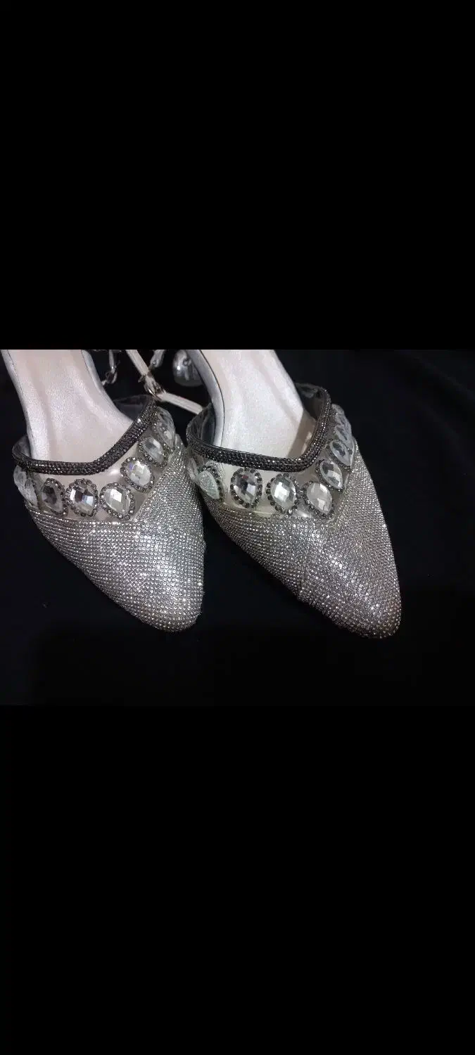 پاشنه بلند|کیف، کفش، کمربند|زهک, |دیوار