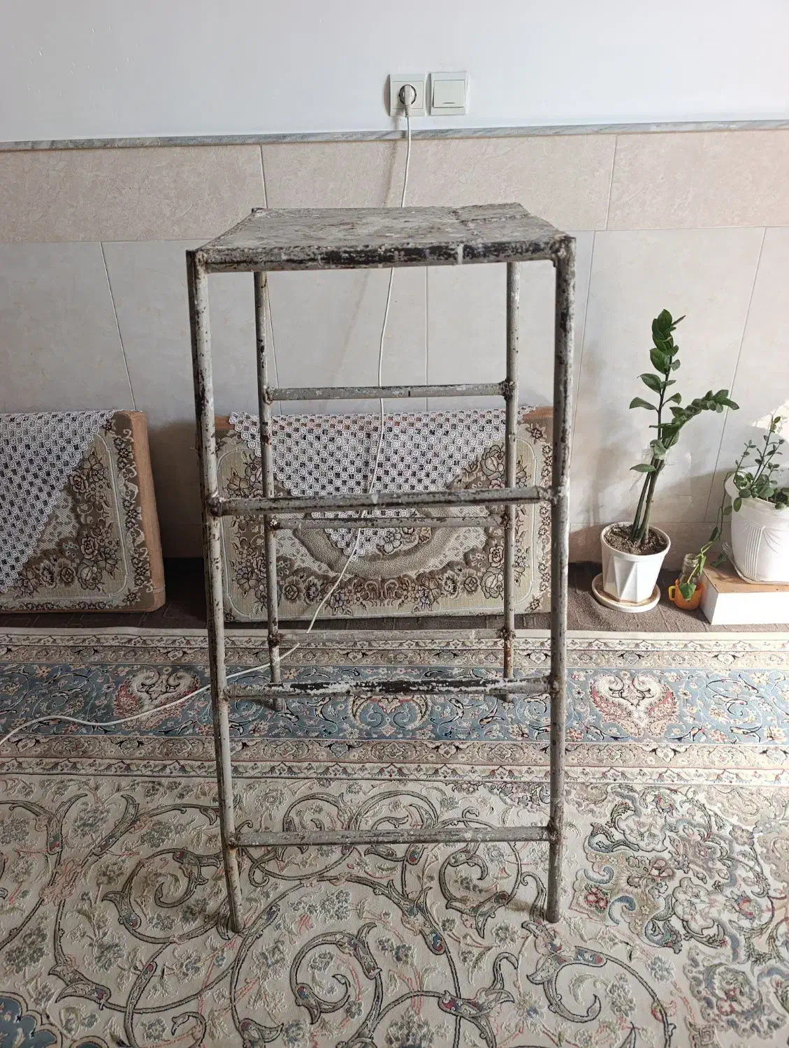 چهارپایه|صندلی و نیمکت|قم, سید معصوم|دیوار