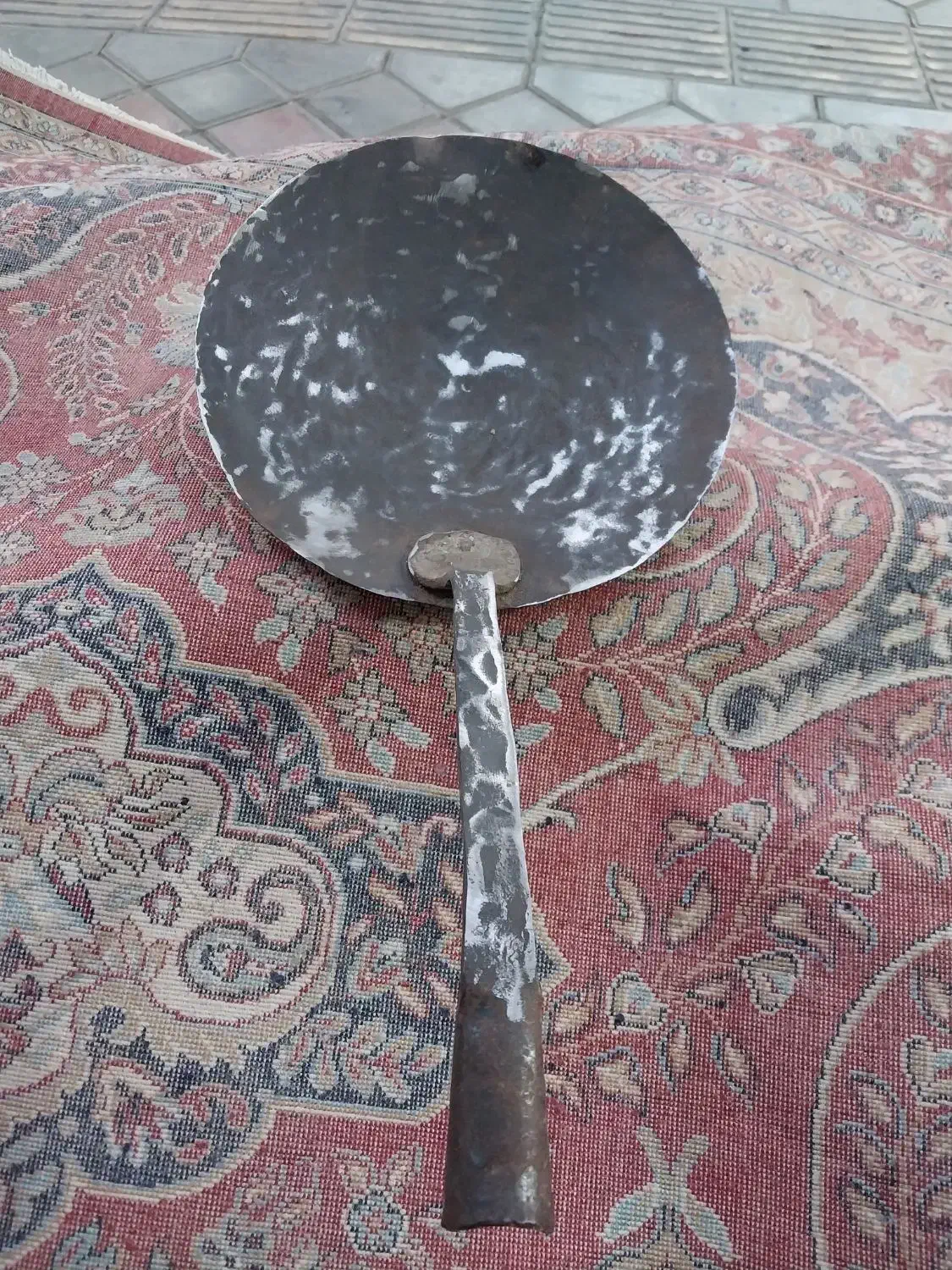 تابه قدیمی|کلکسیون اشیاء عتیقه|اصفهان, شاهد|دیوار