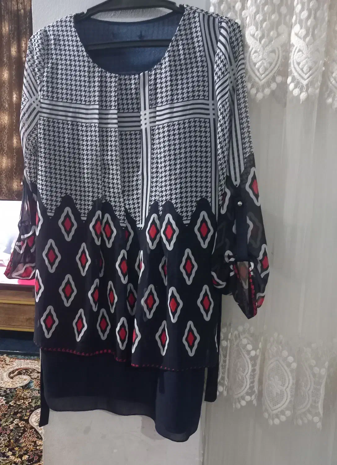 تعدای لباس مجلسی در حد نوعه نو|لباس|قائم‌شهر, |دیوار