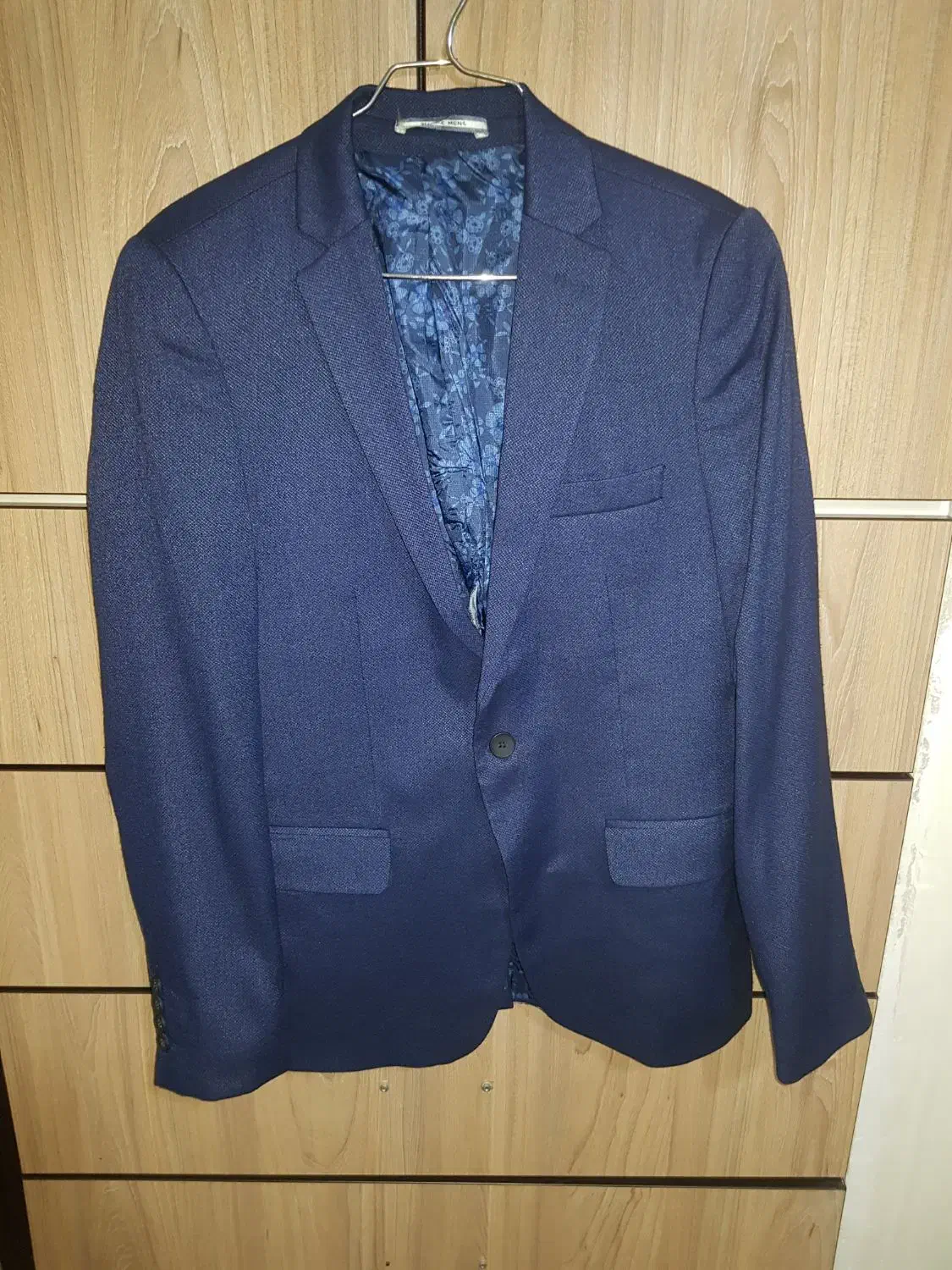 یک عدد کت تک مجلسی|لباس|کرمانشاه, |دیوار