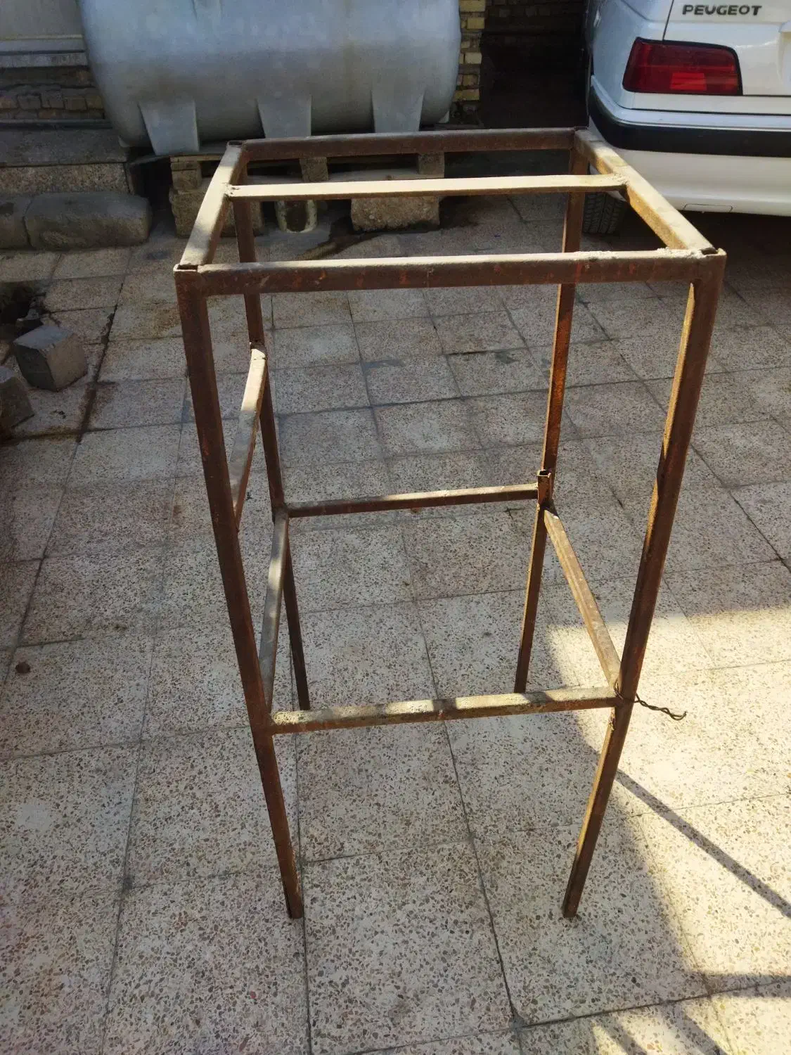 چهارپایه آهنی|صندلی و نیمکت|بندر ماهشهر, |دیوار