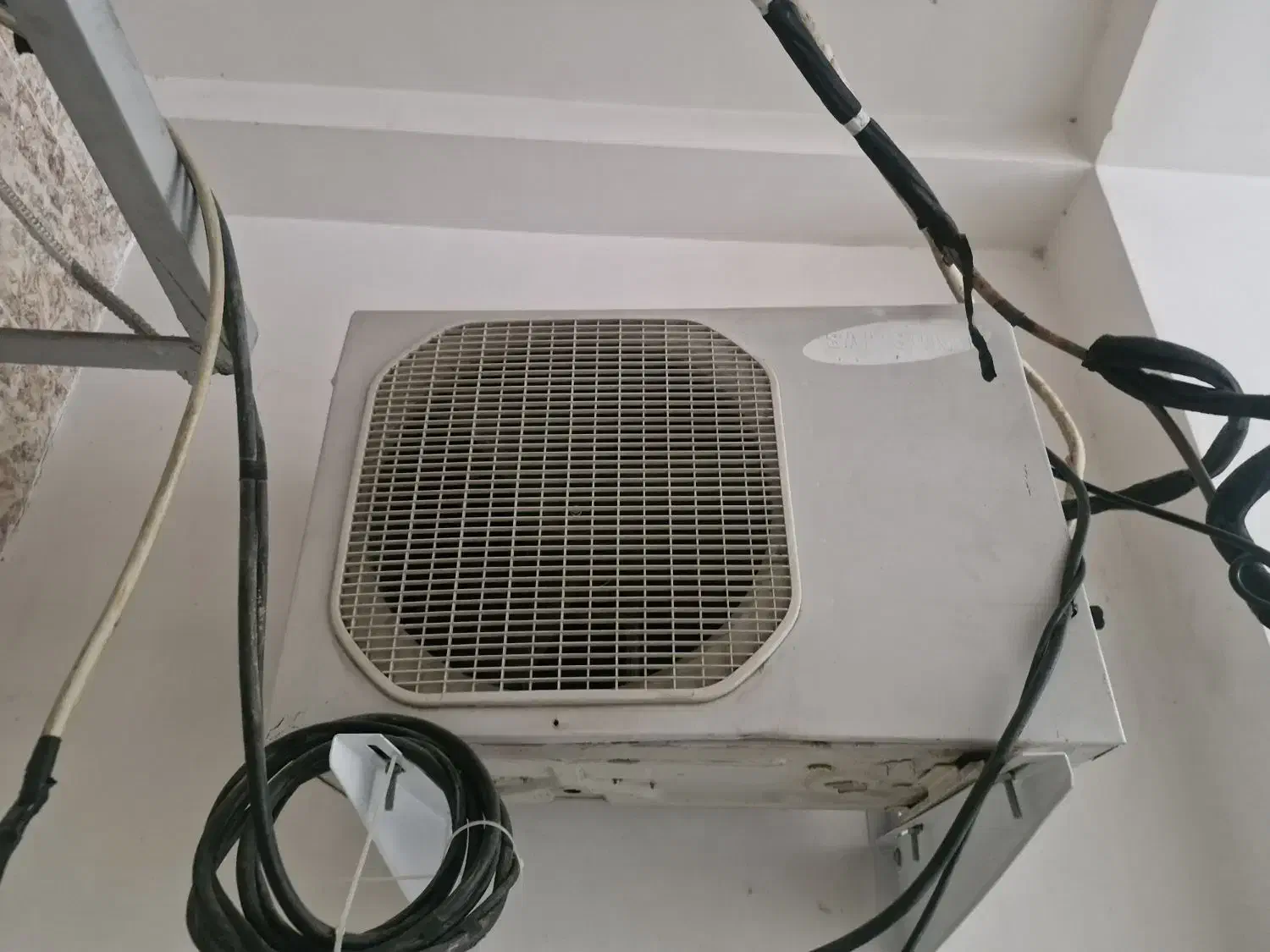 اسپیلت ۱۸ هزار|کولر گازی و فن‌کوئل|گنبد کاووس, |دیوار