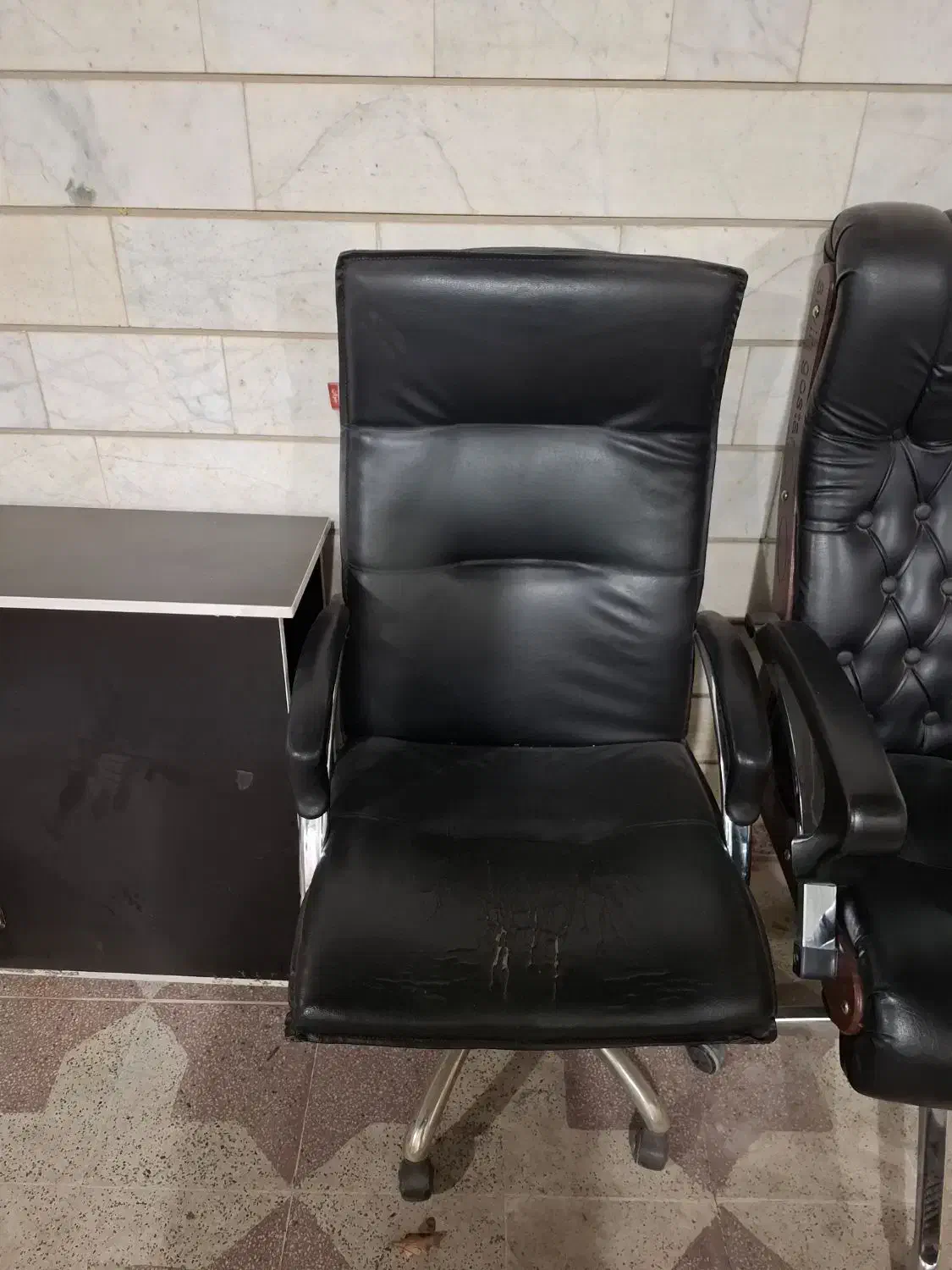 صندلی چرخ دار|مبلمان اداری|شیراز, زرهی|دیوار