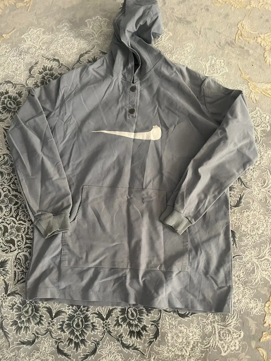 هودی کوتاه طوسی خوش پوش|لباس|کاشان, دانش|دیوار