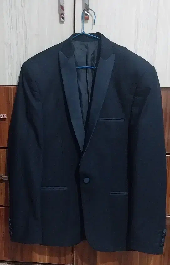 کت و شلوار|لباس|پاکدشت, پارچین|دیوار