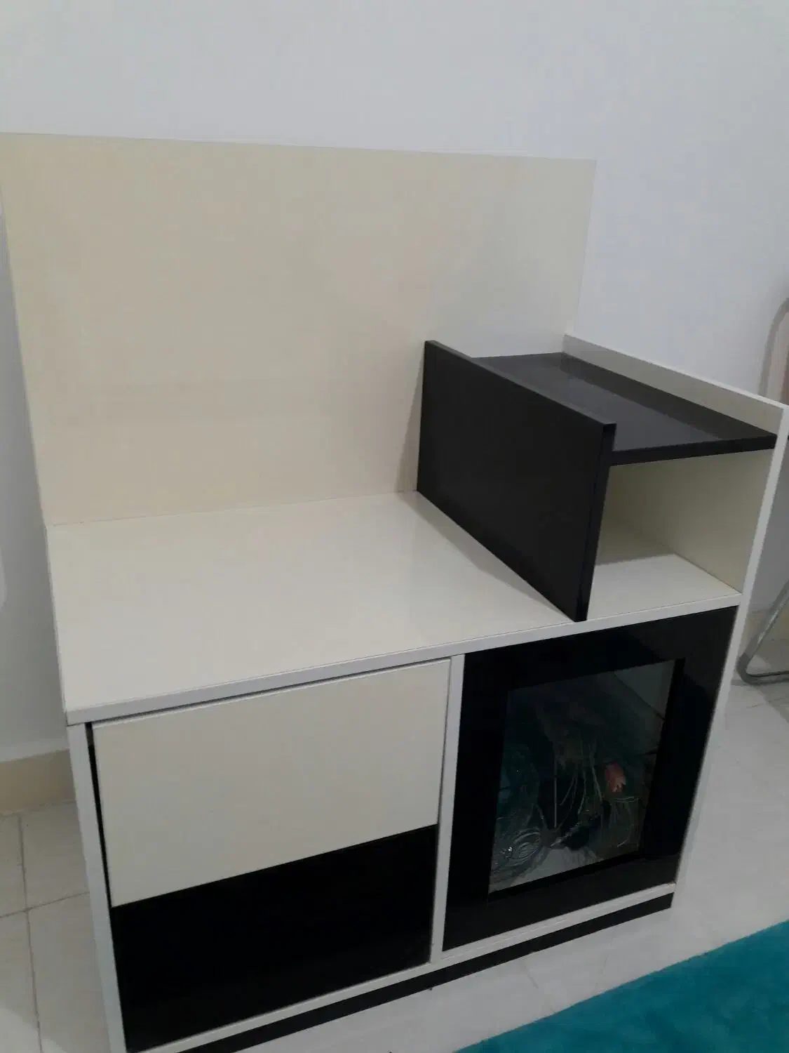 میز تلفن جا دار|میز تلفن|رشت, دروازه لاکان|دیوار