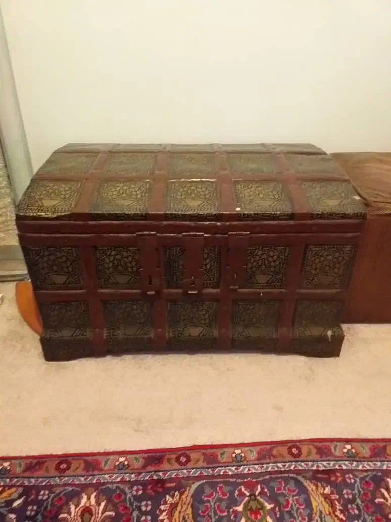 صنوقچه فلزی و چوبی عتیقه|کلکسیون اشیاء عتیقه|ارومیه, |دیوار