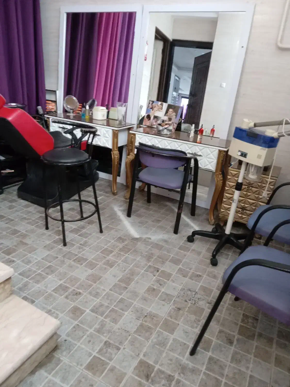 تجهیزات آرایشگاهی به علت تغیر شغل، جدا جدا به فروش|آرایشگاه و سالنهای زیبایی|لنگرود, |دیوار