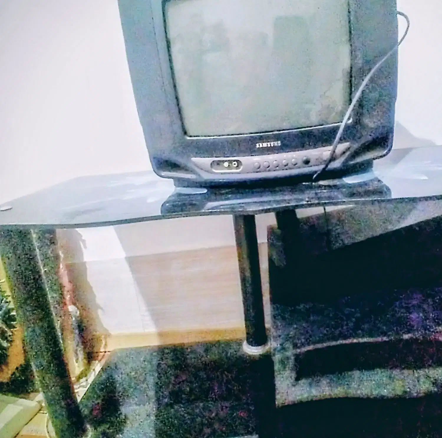 تلویزیون با  میز|تلویزیون و پروژکتور|گنبد کاووس, |دیوار