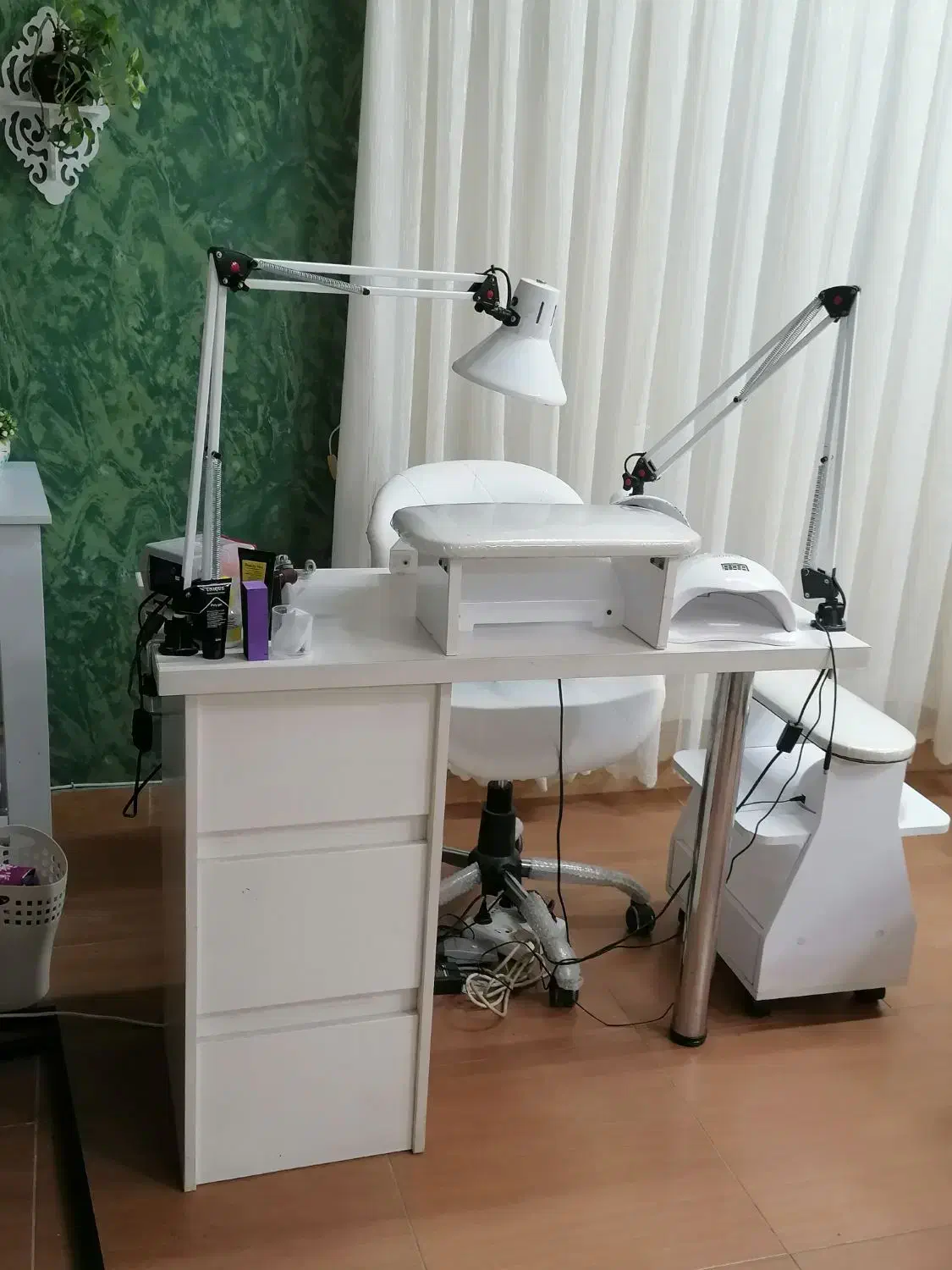 شلف ناخن|کتابخانه، شلف، قفسه‌های دیواری|رشت, معلم|دیوار