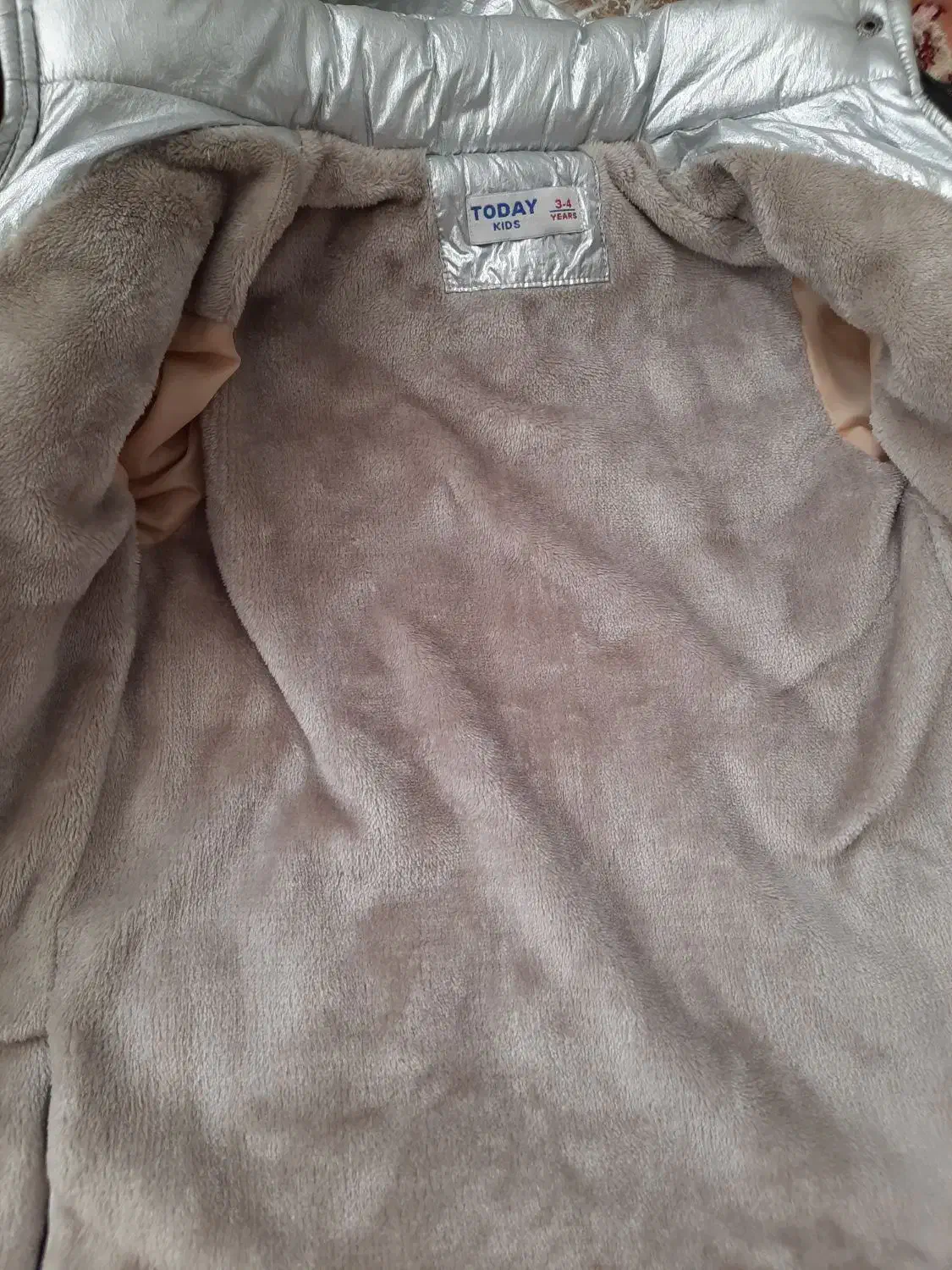 کاپشن نقره ای ۷سال|کفش و لباس بچه|ماهدشت, |دیوار