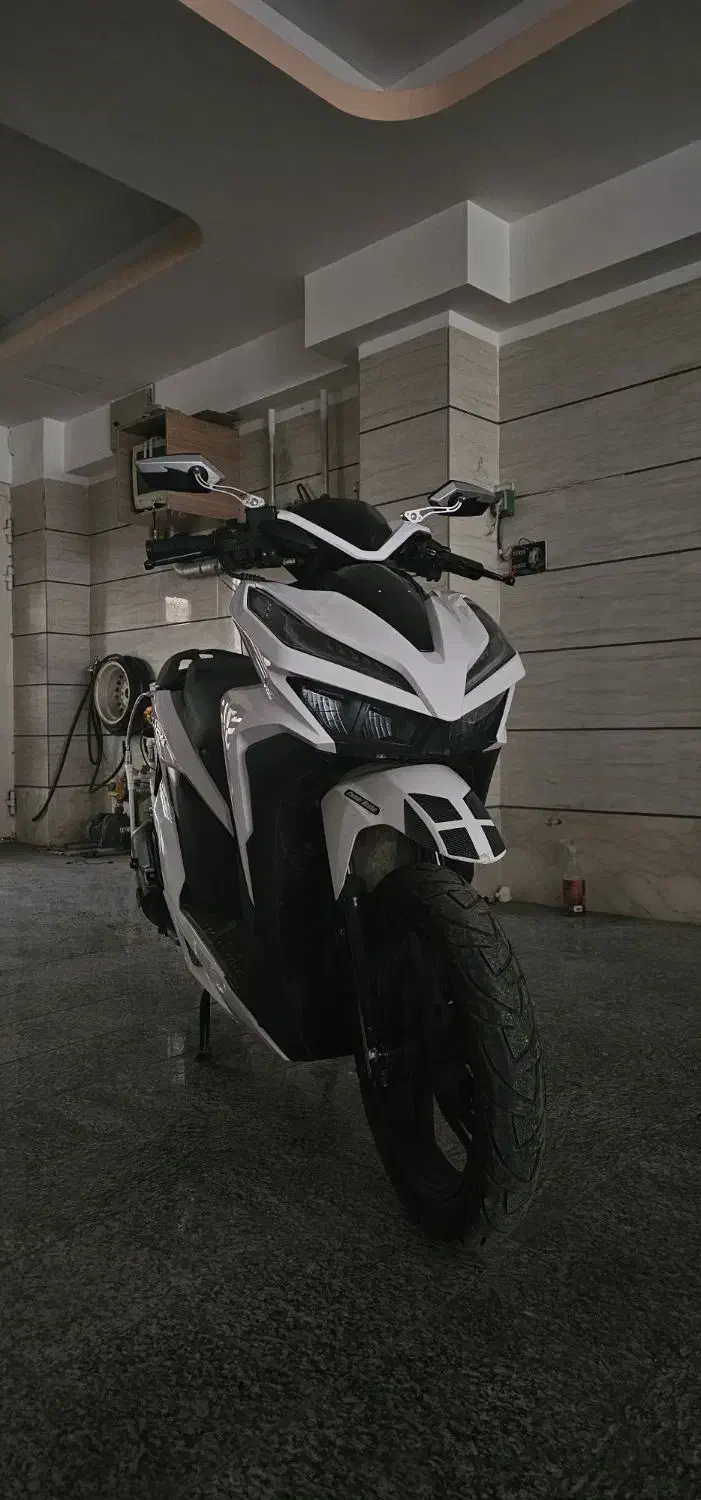 هانی کلیک سفید|موتورسیکلت|میانه, |دیوار