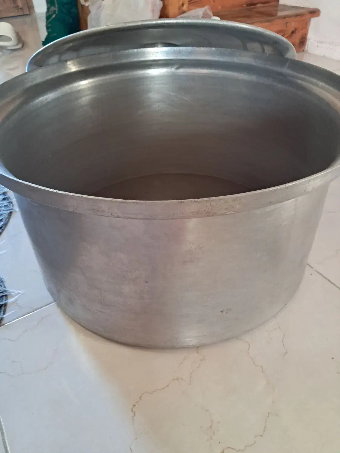 قابلمه روحی و کتری بزرگ|ظروف پخت‌وپز|چمستان, |دیوار