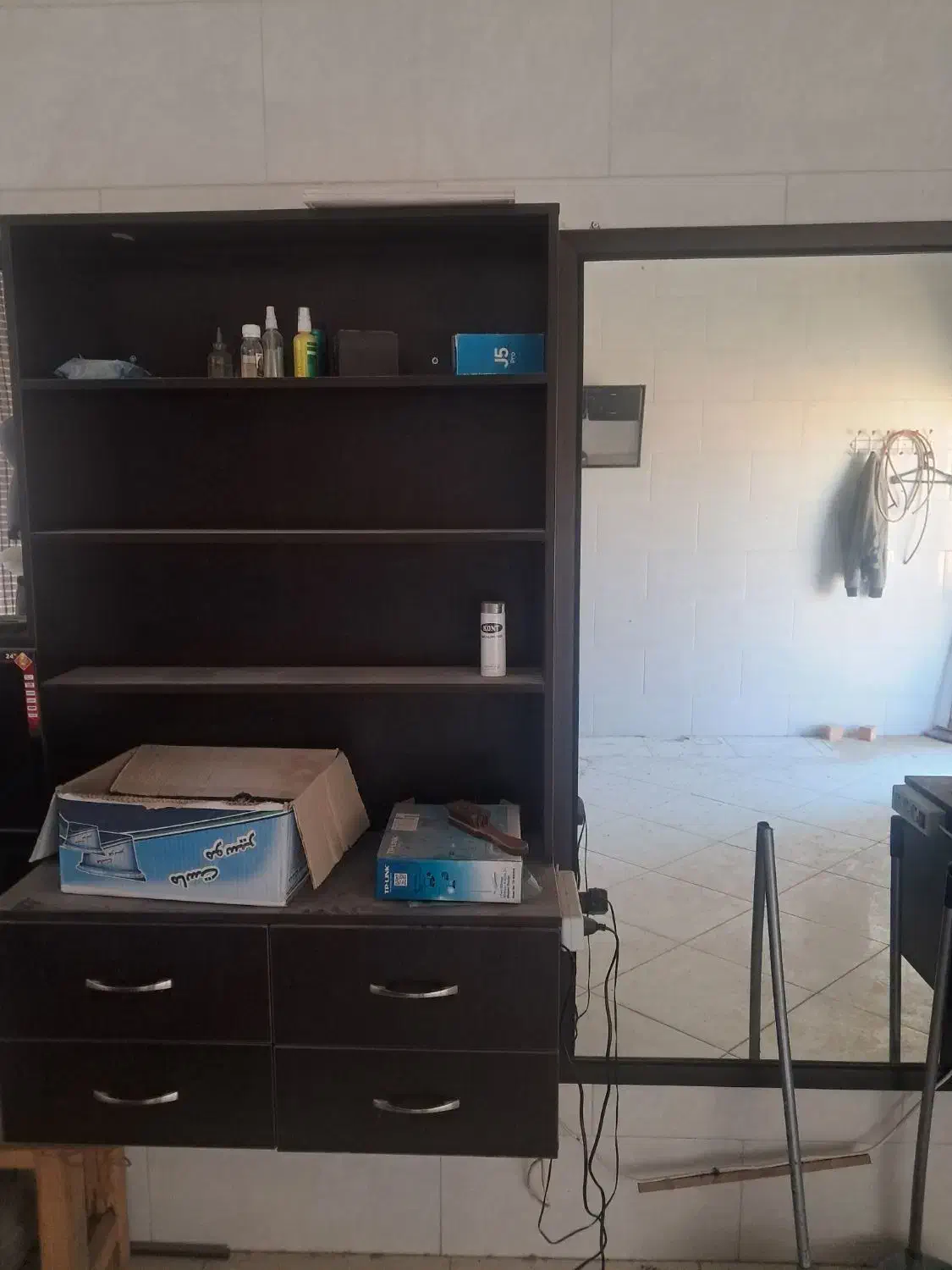 صندلی آرایشگاه برقی و دکور آینه|آرایشگاه و سالنهای زیبایی|شراء, |دیوار