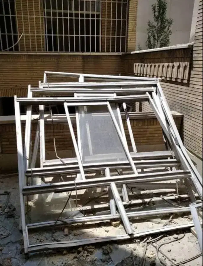 خریدار انواع آهن آلات وشیر آلات کهنه|خدمات پیشه و مهارت|الشتر, |دیوار