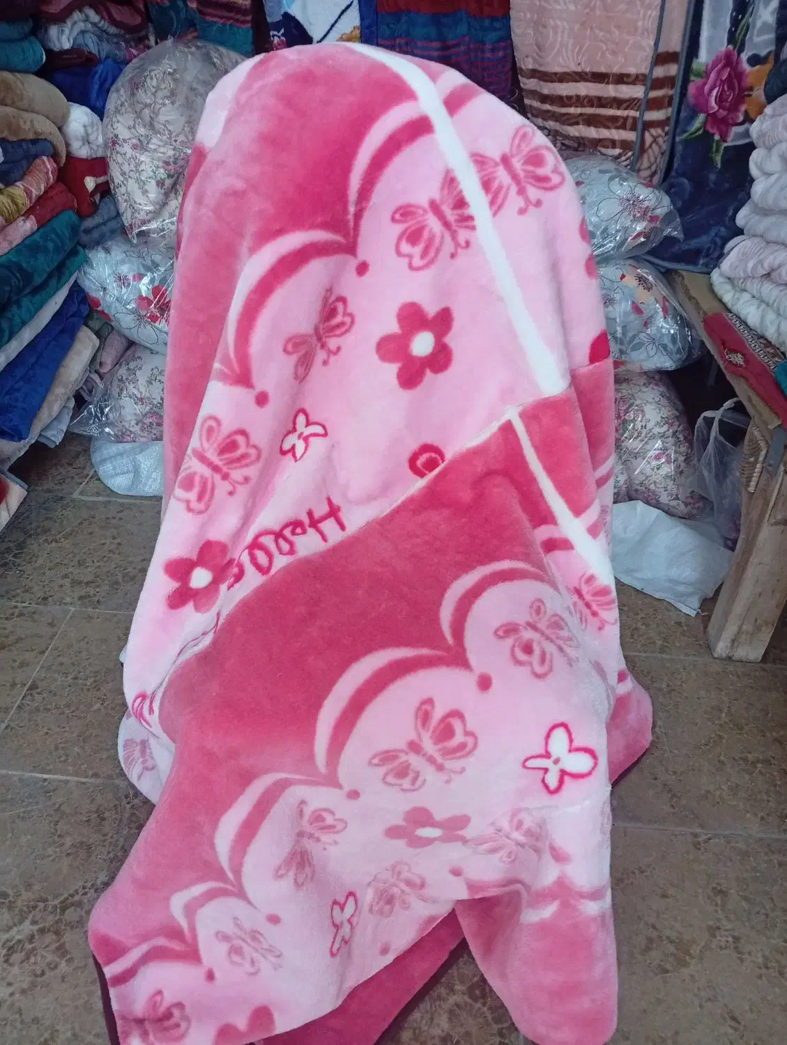 پتو کیلویی|رختخواب، بالش، پتو|محلات, |دیوار