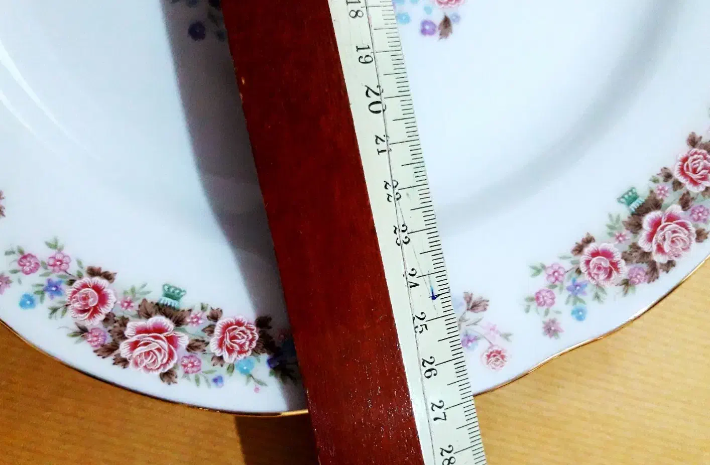 سرویس چینی پُرگل قدمتدار|ظروف سرو و پذیرایی|رشت, حاجی آباد|دیوار