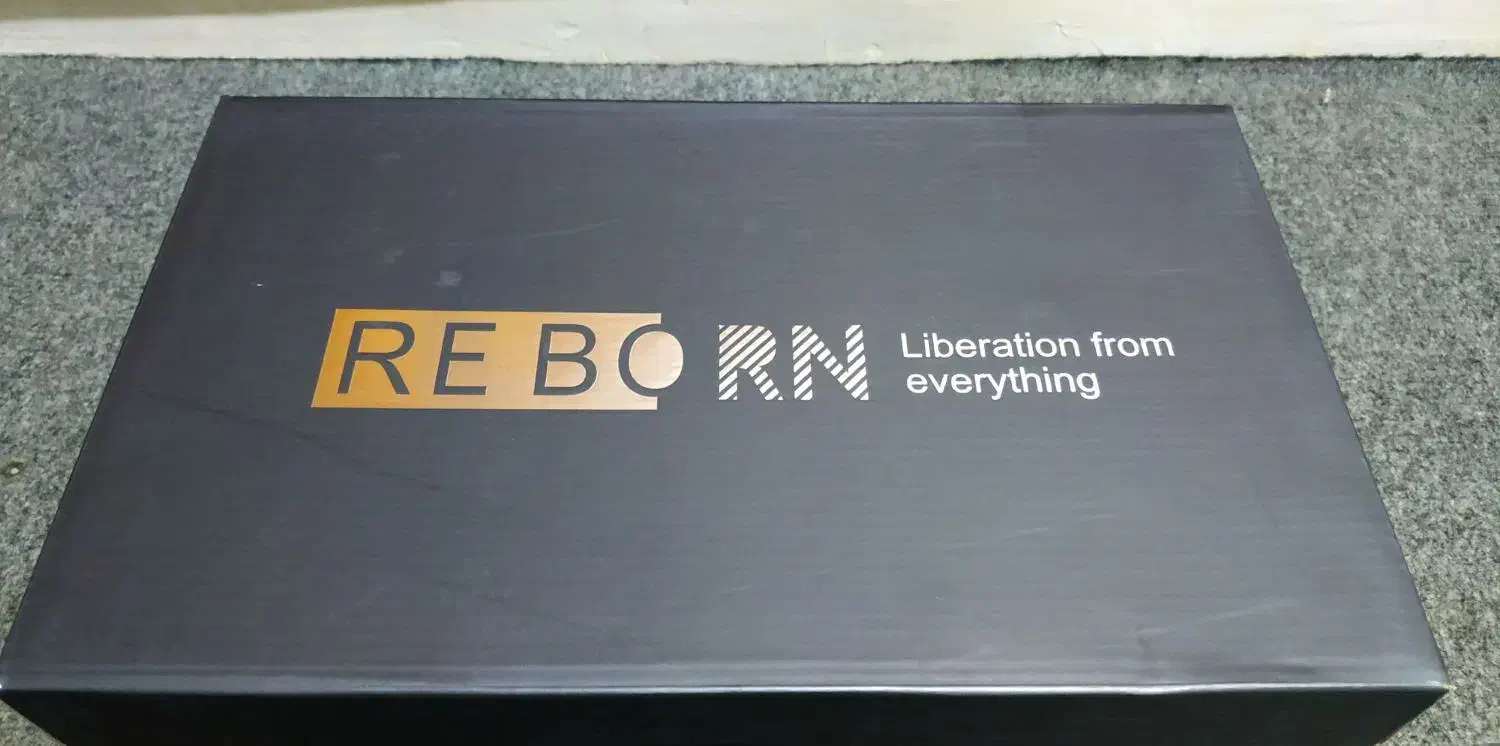 کفش کتونی/برند ریبورن/|کیف، کفش، کمربند|اندیشه, اندیشه فاز ۳|دیوار