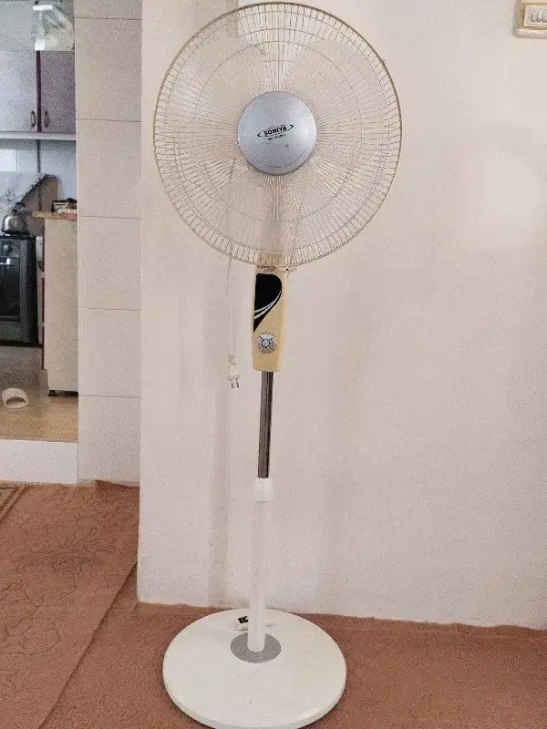 . پنکه دیواری درحد نوع|پنکه و تصفیه‌کنندهٔ هوا|مشهد, شهرک مهر آباد|دیوار