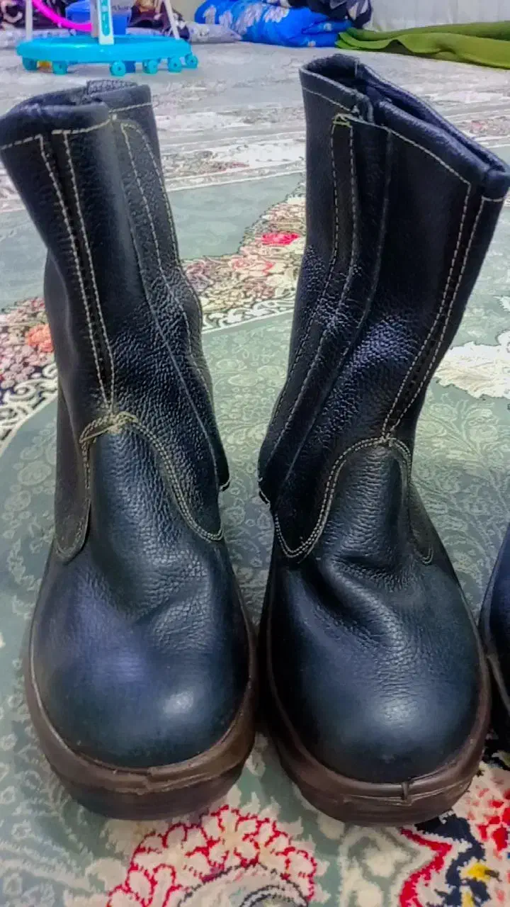 کفش|کیف، کفش، کمربند|نیشابور, مازول|دیوار