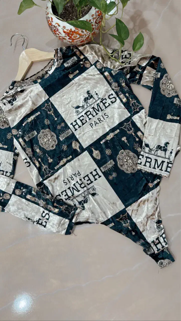 لباس نو|لباس|شیراز, معالی‌آباد|دیوار