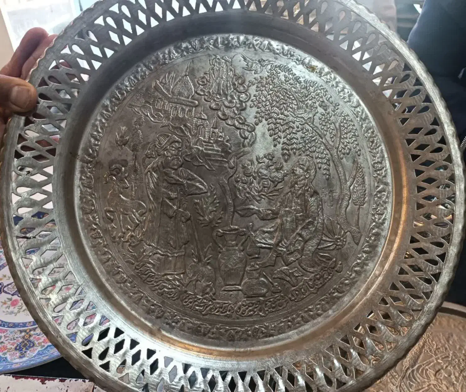 سینی قلم کاری شده مسی|کلکسیون اشیاء عتیقه|بروجن, |دیوار