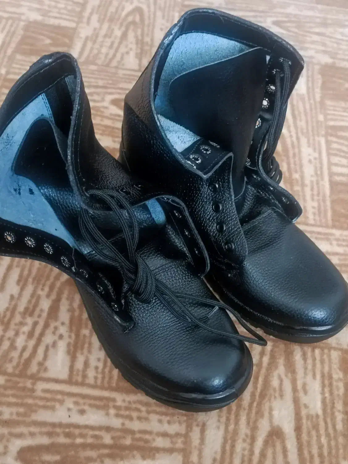 پوتین ارک نو|کیف، کفش، کمربند|اشتهارد, |دیوار