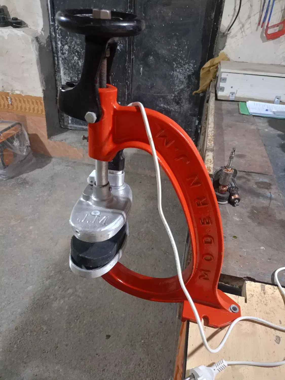 درجه یک نو|مبلمان خانگی و میز عسلی|باخزر, |دیوار