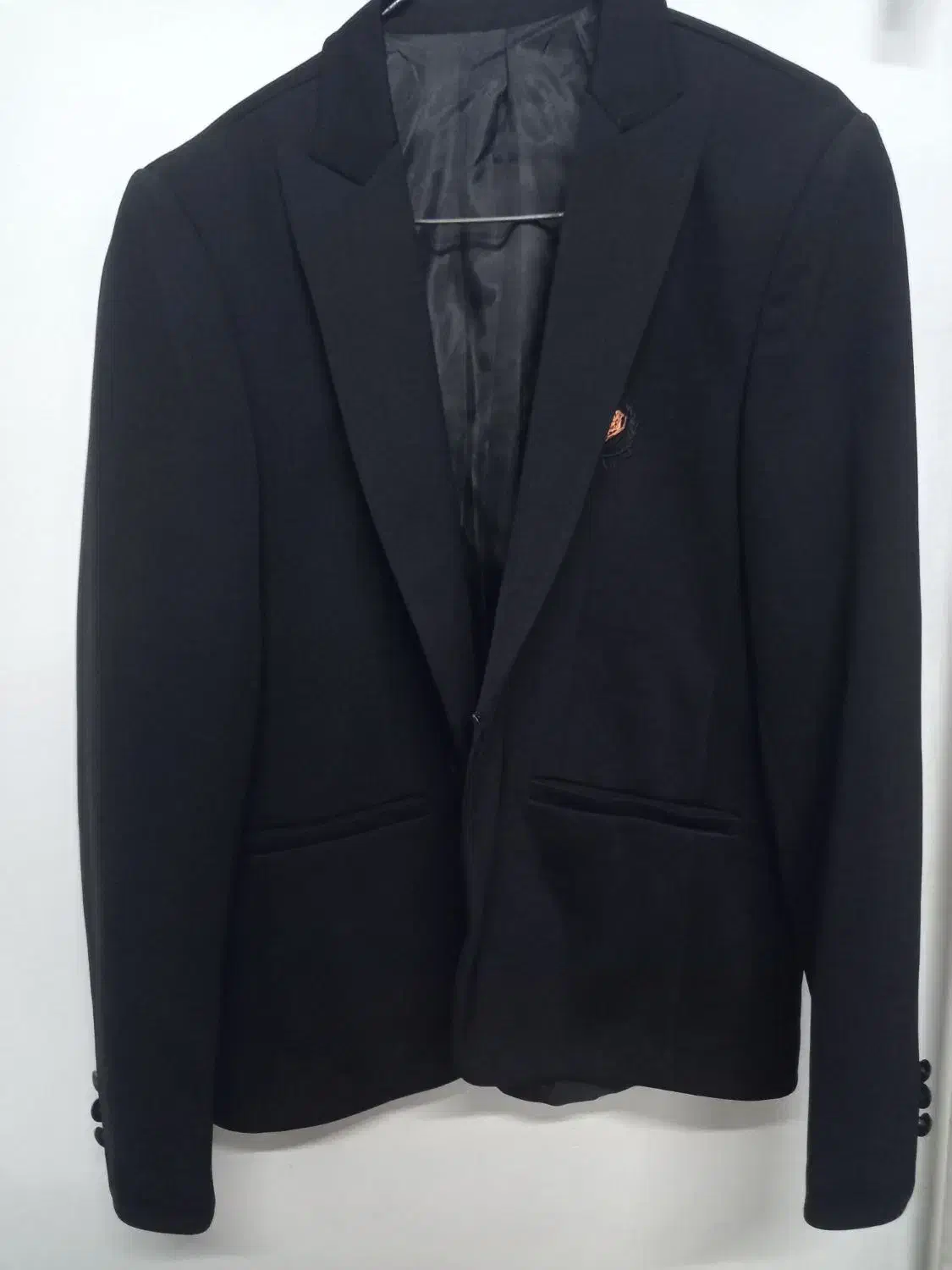 کت ،پیراهن ،جلیقه|لباس|خمام, |دیوار