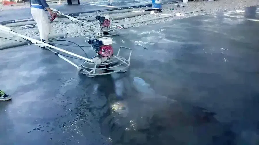 بتن ریزی کف با ماله پروانه|خدمات پیشه و مهارت|کرج, فاز ۵ مهرشهر|دیوار