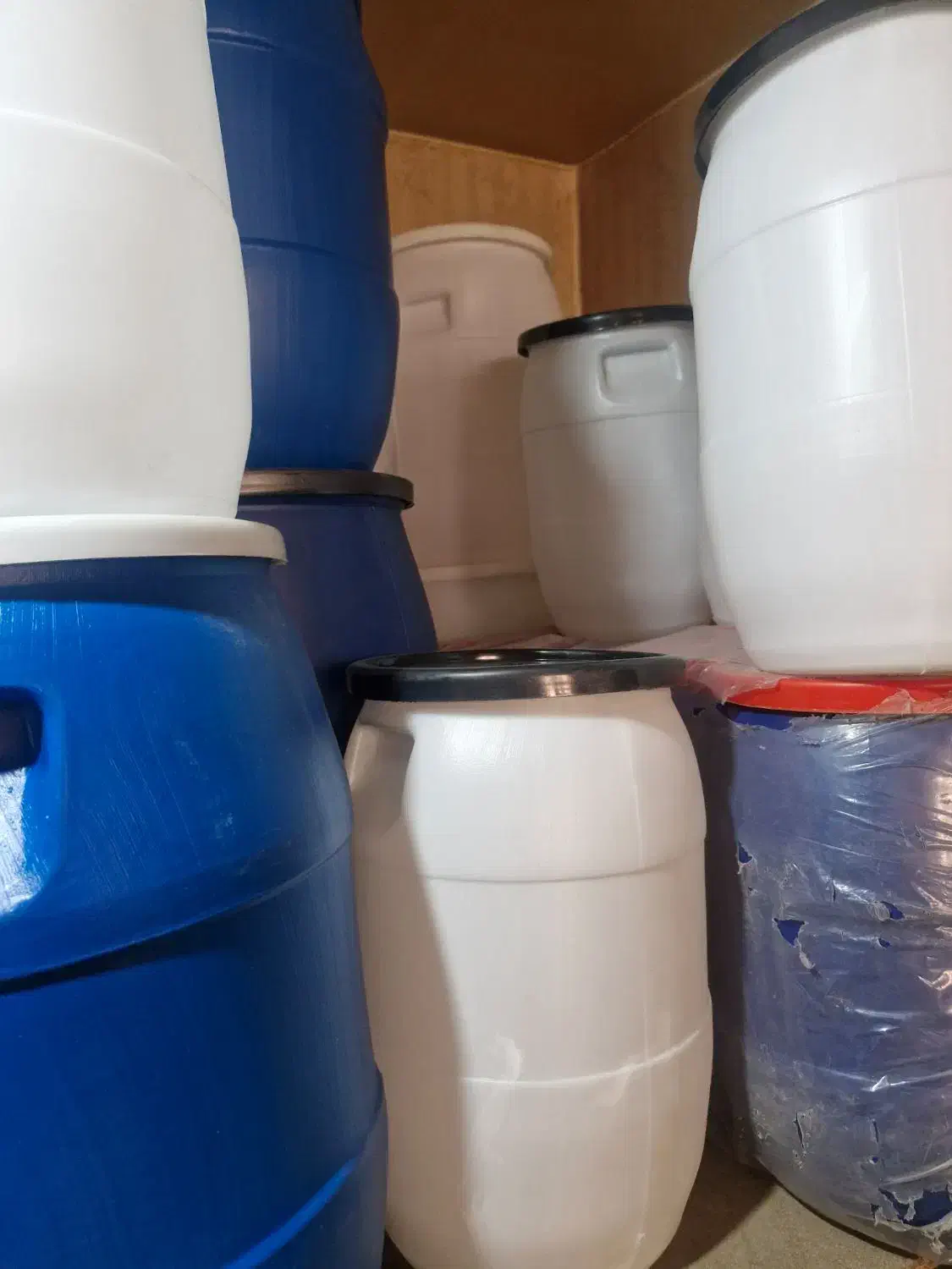 انواع بشگه مواد سفید و ابی|ظروف نگهدارنده، پلاستیکی، یک‌بارمصرف|کرج, باغستان|دیوار