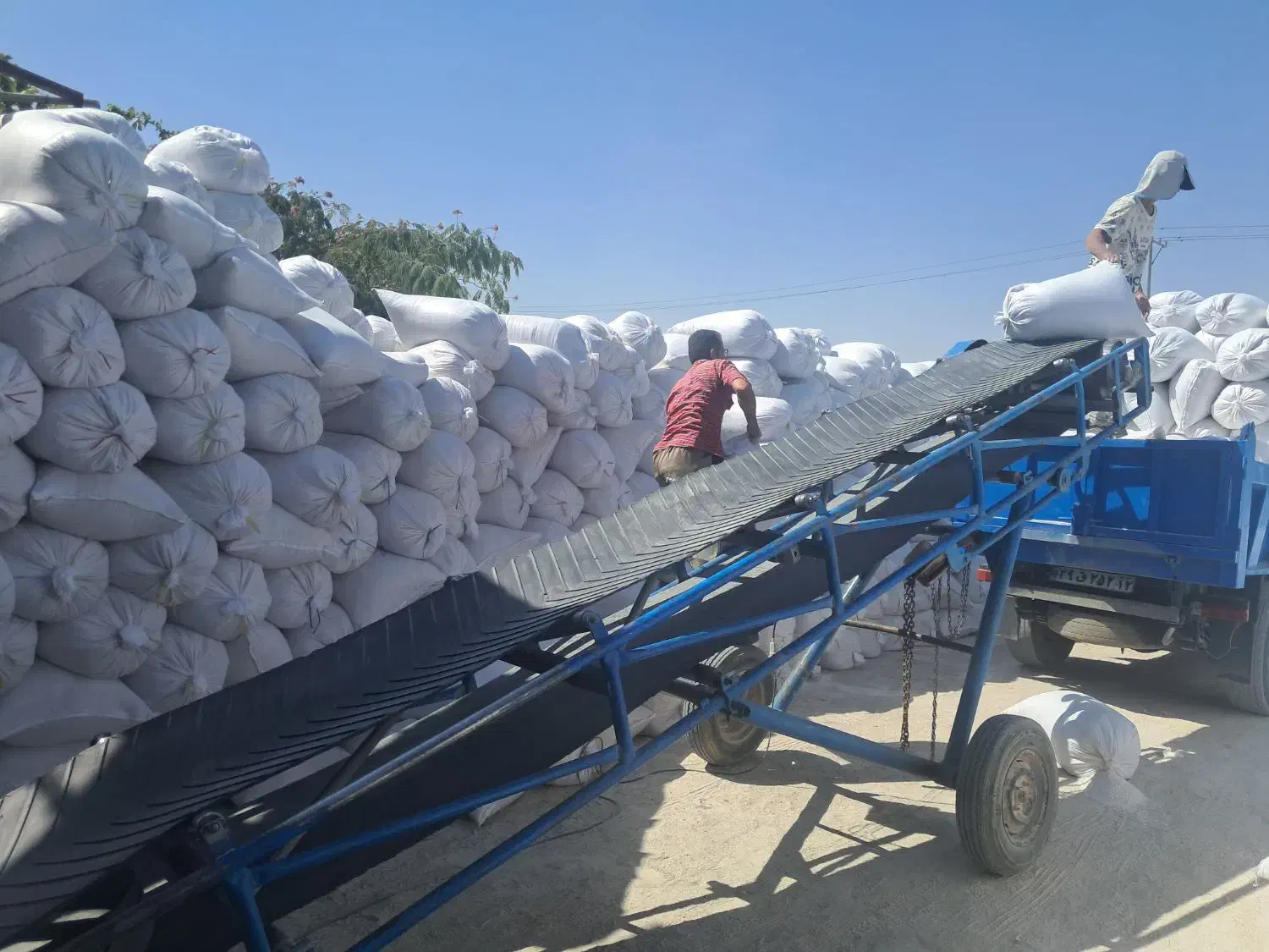 سیمان،اجر،ماسه نیسانی.شن.پوکه صنعتی گچ صالح سمنان|مصالح و تجهیزات ساختمان|مشهد, ولیعصر (شهرک غرب)|دیوار