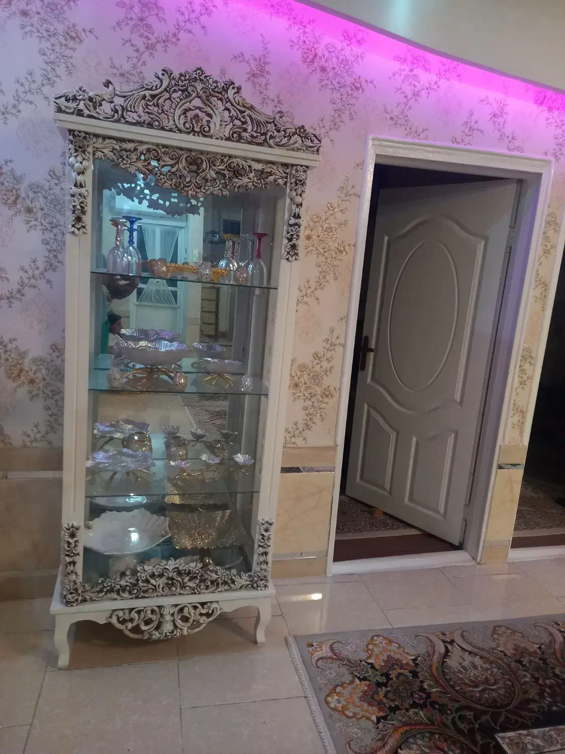 ویترین دکوری رنگ سفید|بوفه، ویترین، کنسول|رشت, تازه آباد|دیوار