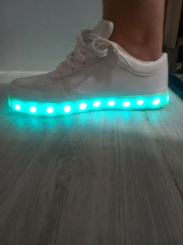 کفش|کیف، کفش، کمربند|زرند, |دیوار