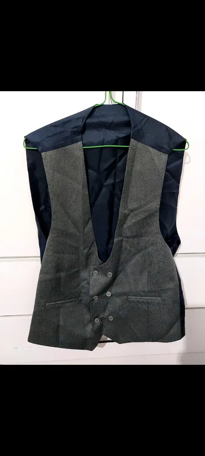 تعدادی جلیقه کت شلوار|لباس|دورود, |دیوار