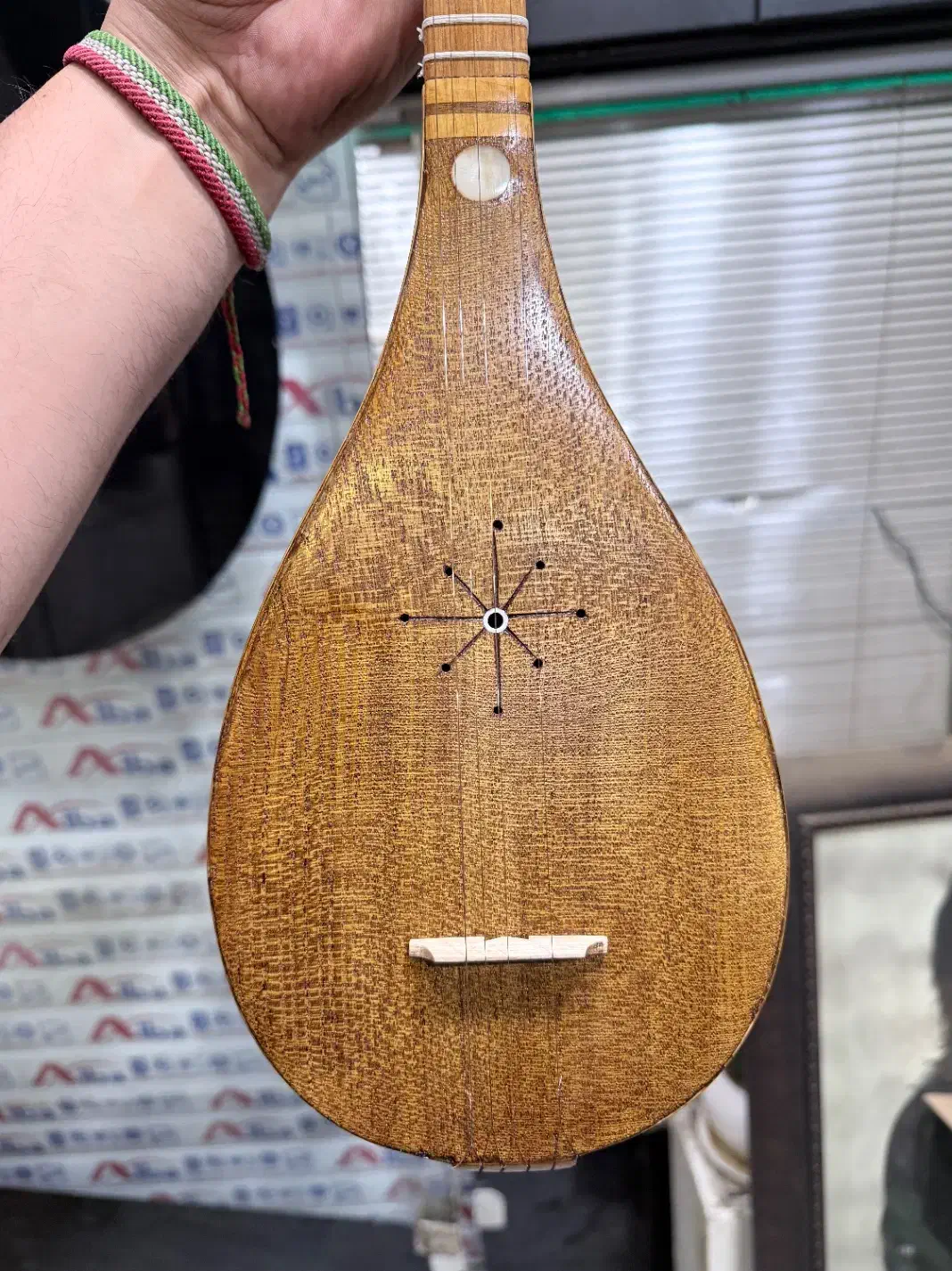 سه تار قدیمی|سازهای سنتی|ری, علایین|دیوار