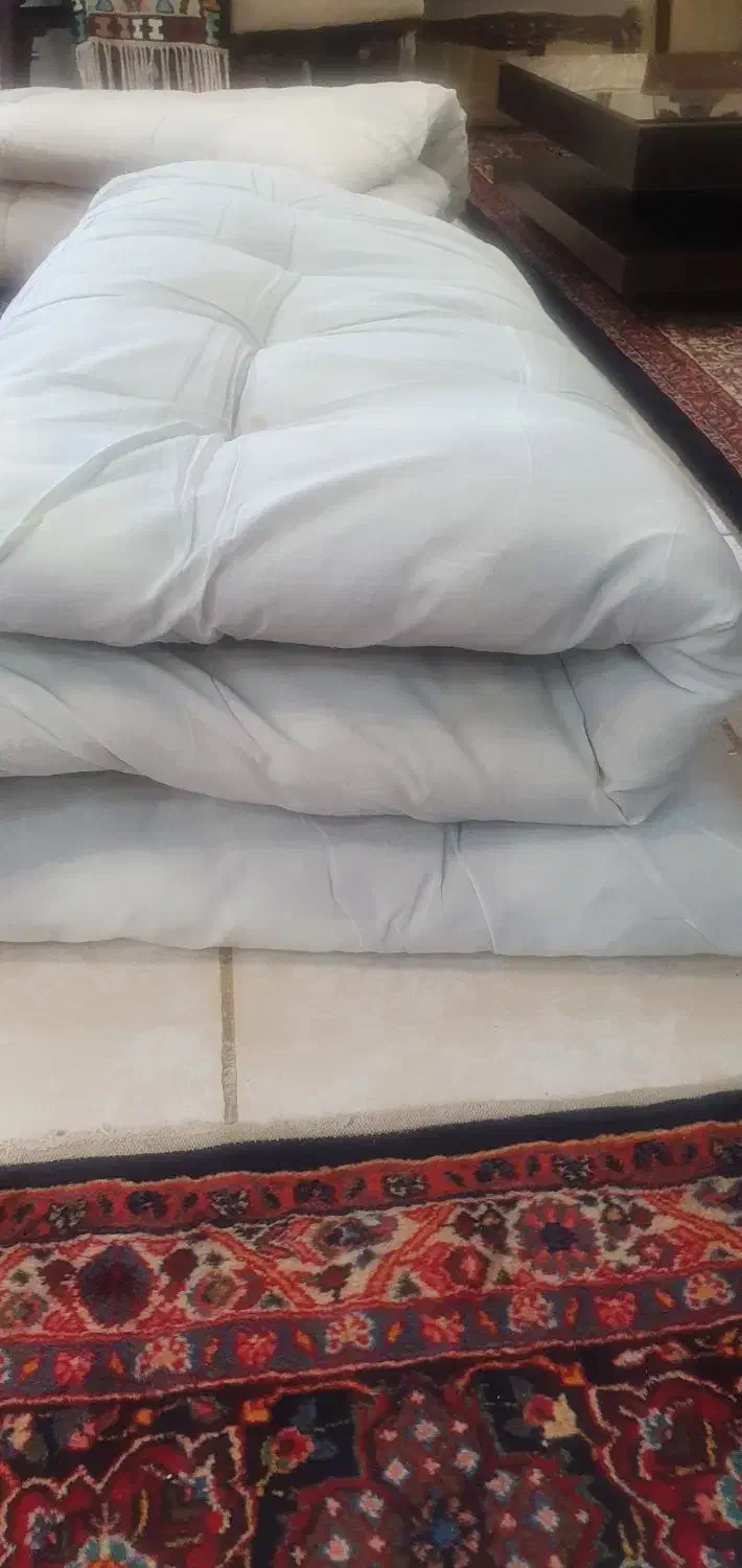 تشک یک نفره و پتو پلنگی|رختخواب، بالش، پتو|همدان, |دیوار