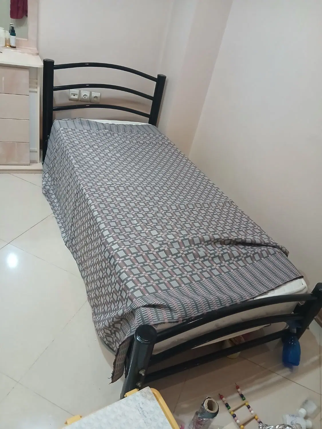تخت|تخت و سرویس خواب|تهران, قلمستان|دیوار