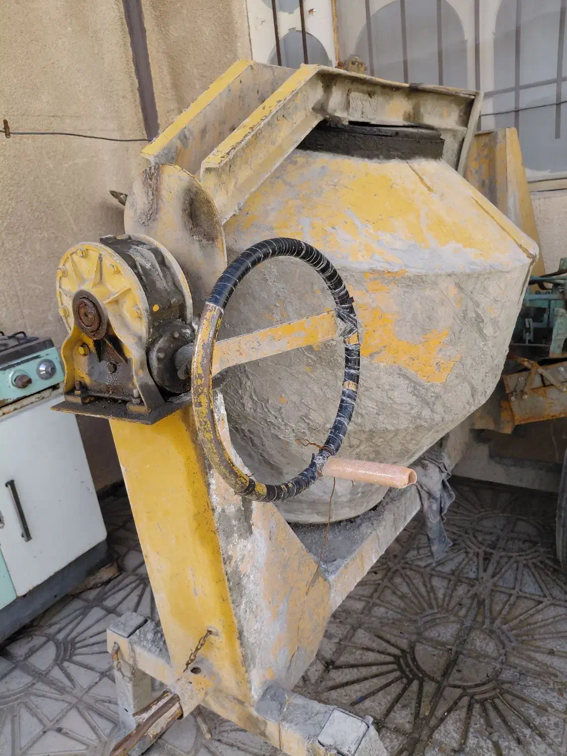 میکسر 350لیتری کدخدا|ابزارآلات|صحنه, |دیوار