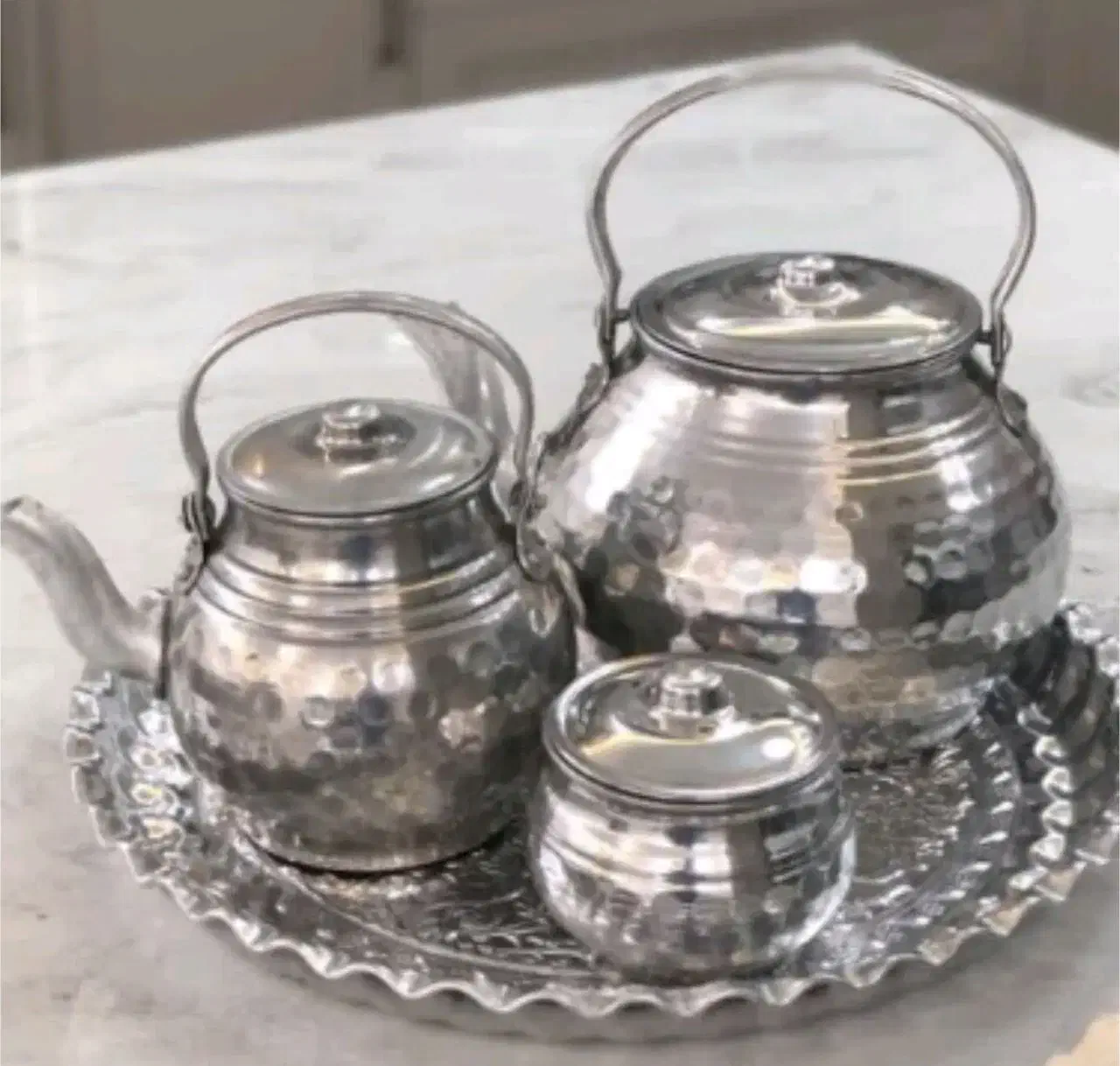 تعدادی ظرف ولباس|ظروف پختوپز|قوچان, |دیوار